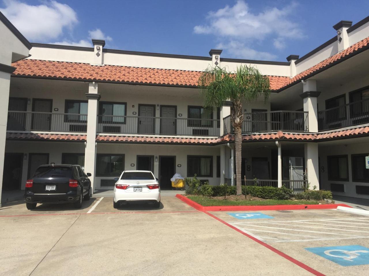 Island Suites Hobby Airport Houston Exterior photo