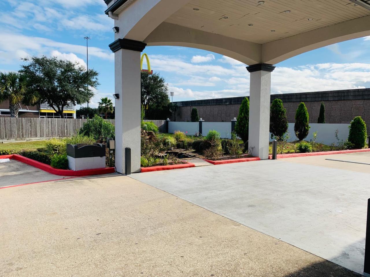 Island Suites Hobby Airport Houston Exterior photo