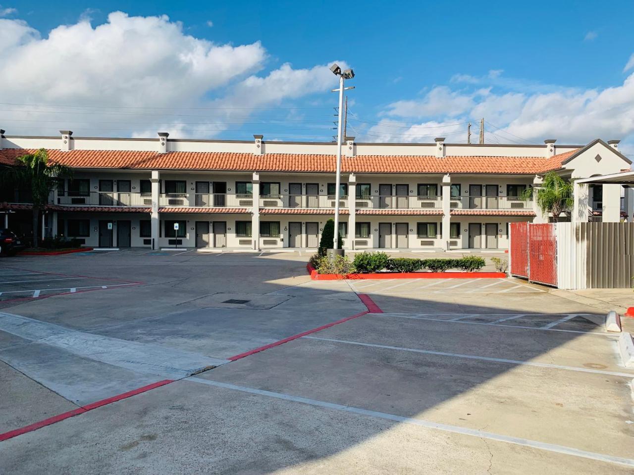 Island Suites Hobby Airport Houston Exterior photo